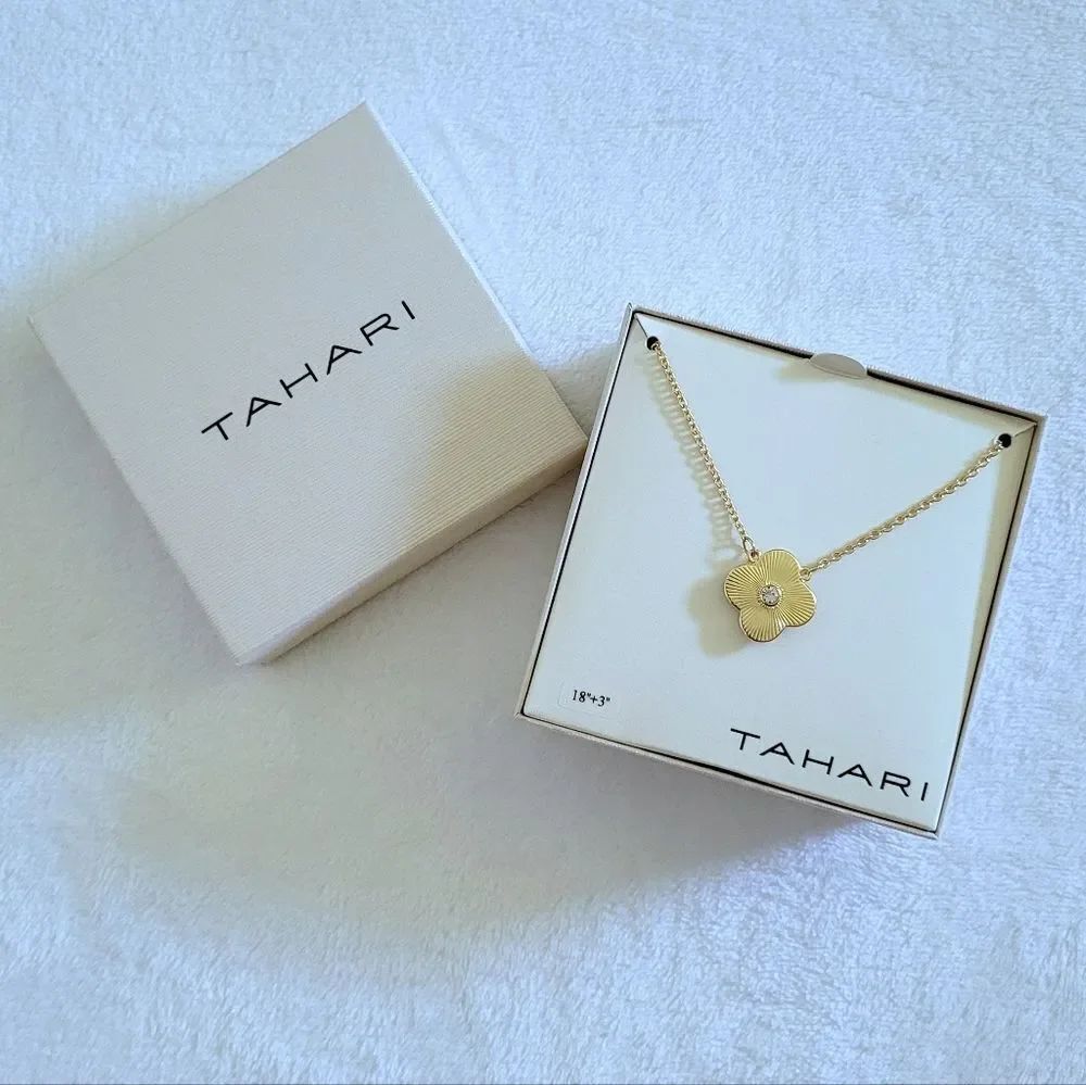 Tahari Textured Clover🍀 Pendant Necklace - NIB